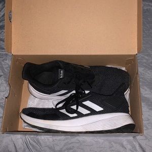 adidas cloud foam tennis shoe